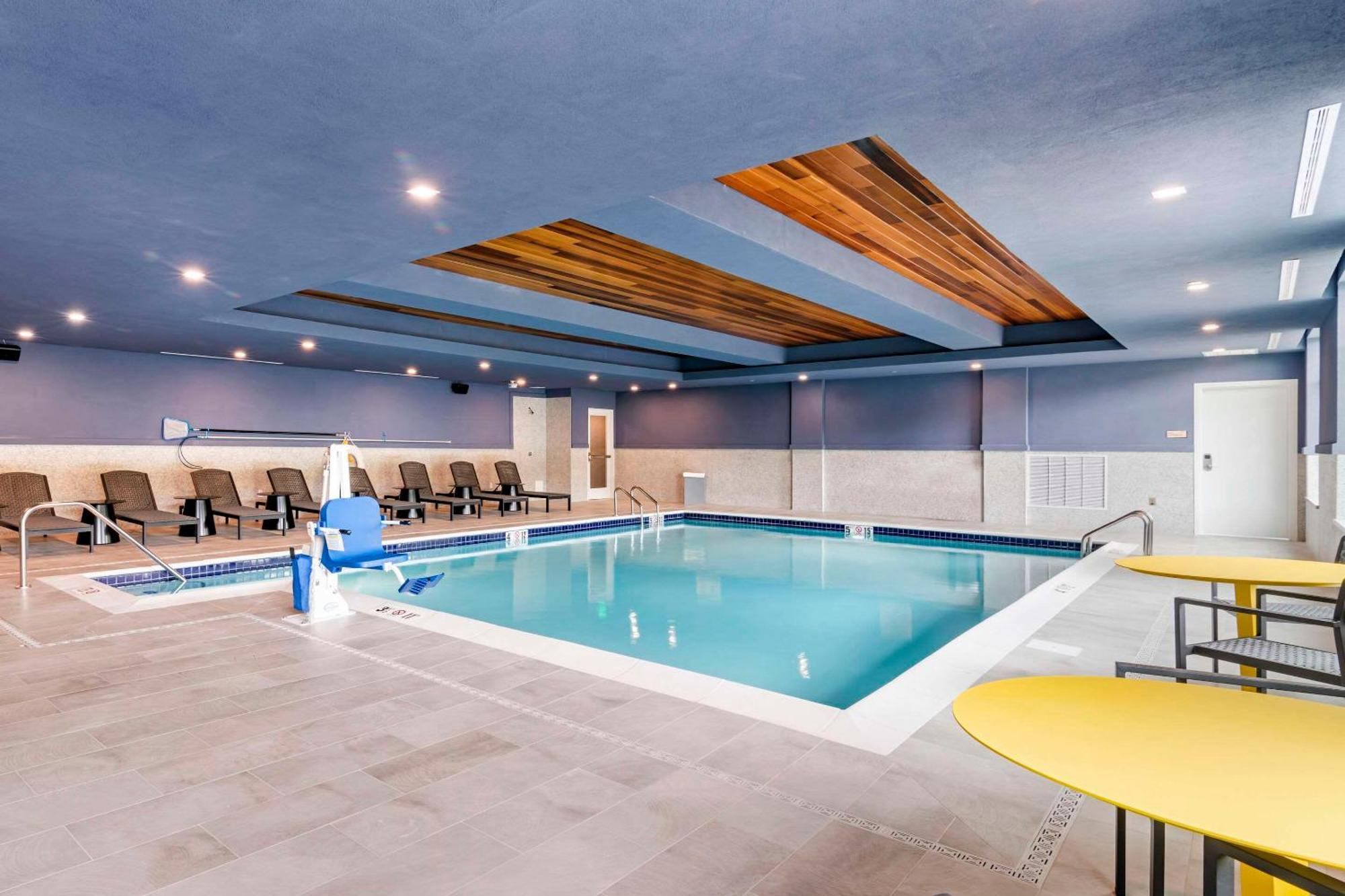 Cambria Hotel