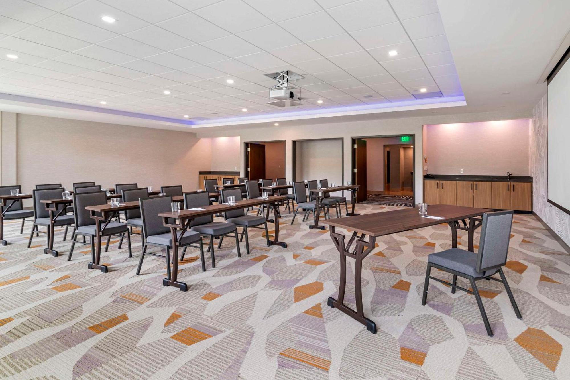 Cambria Hotel