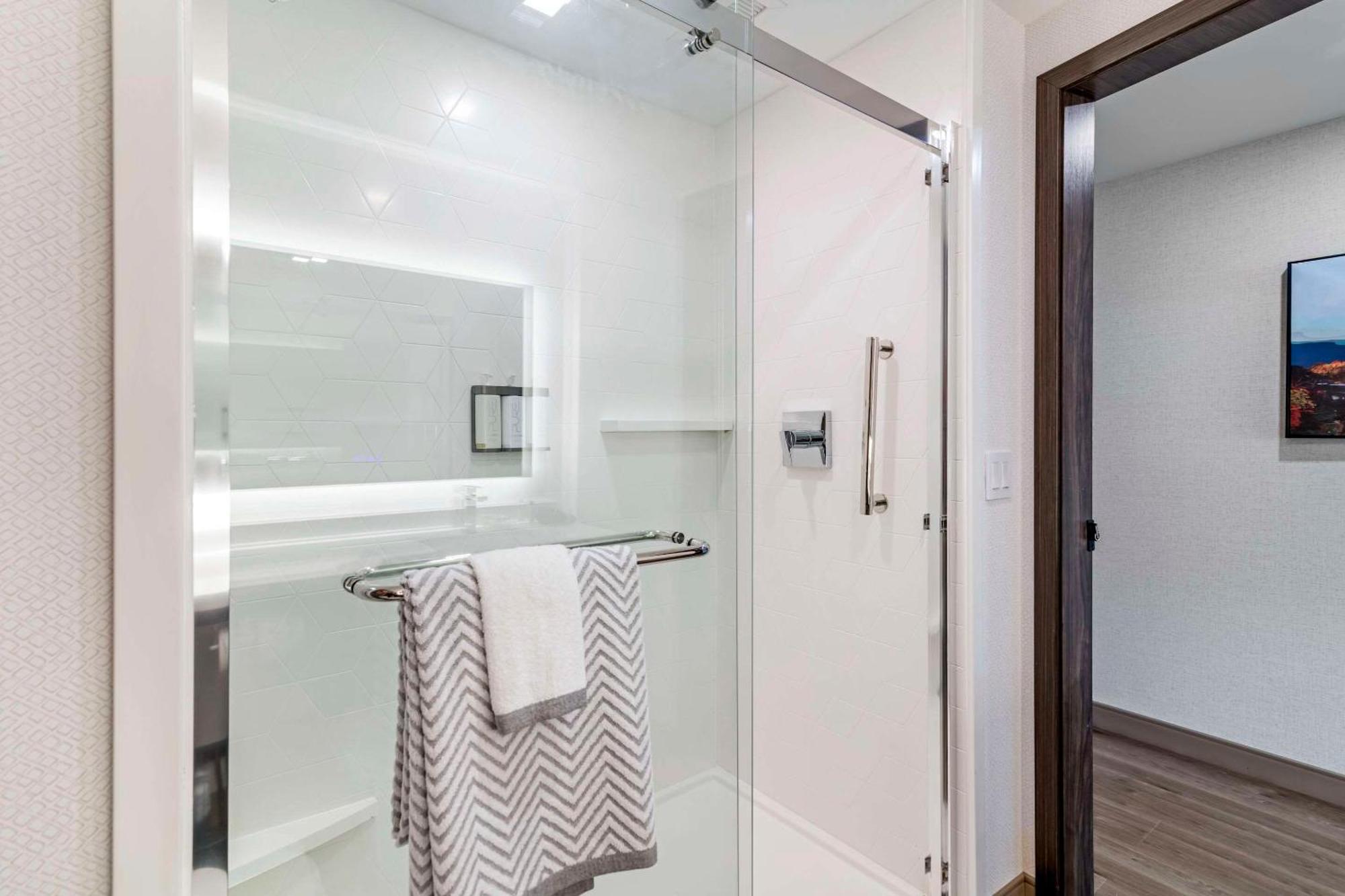 Cambria Hotel 3*